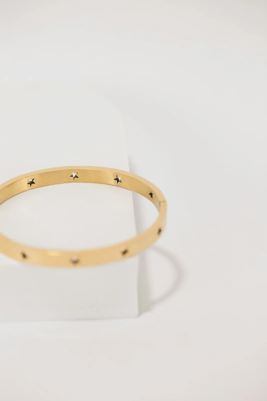 Pulsera dorada de referencia